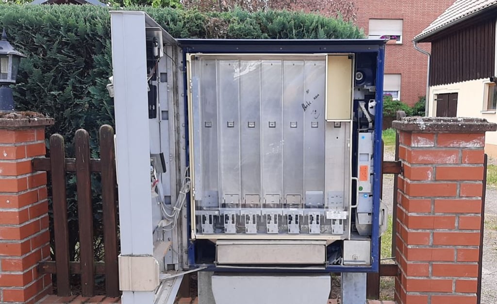 In Grieben bei Tangerhütte blieb nur der leere Zigarettenautomat zurück.