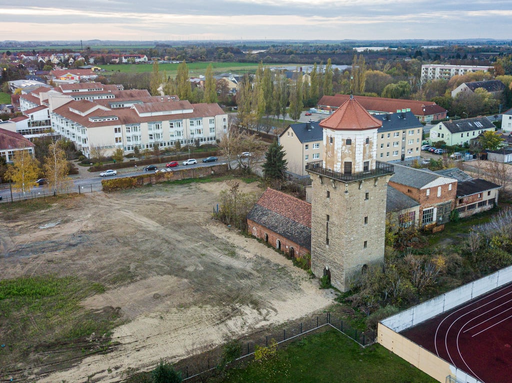 Der Fabrikenhof stand zum Verkauf.