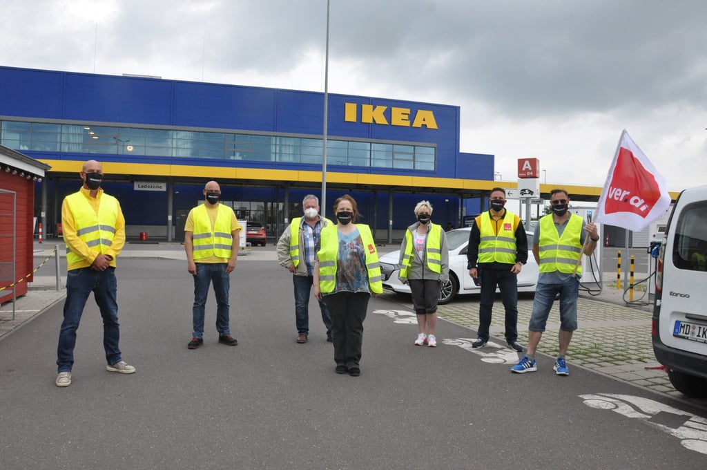 Mitarbeiter von Ikea haben am 12. Juni 2021 gestreikt. Die Gewerkschaft Ver.di hatte dazu aufgerufen. Sie fordert mehr Lohn für die Beschäftigten im Einzel- und Versandhandel.