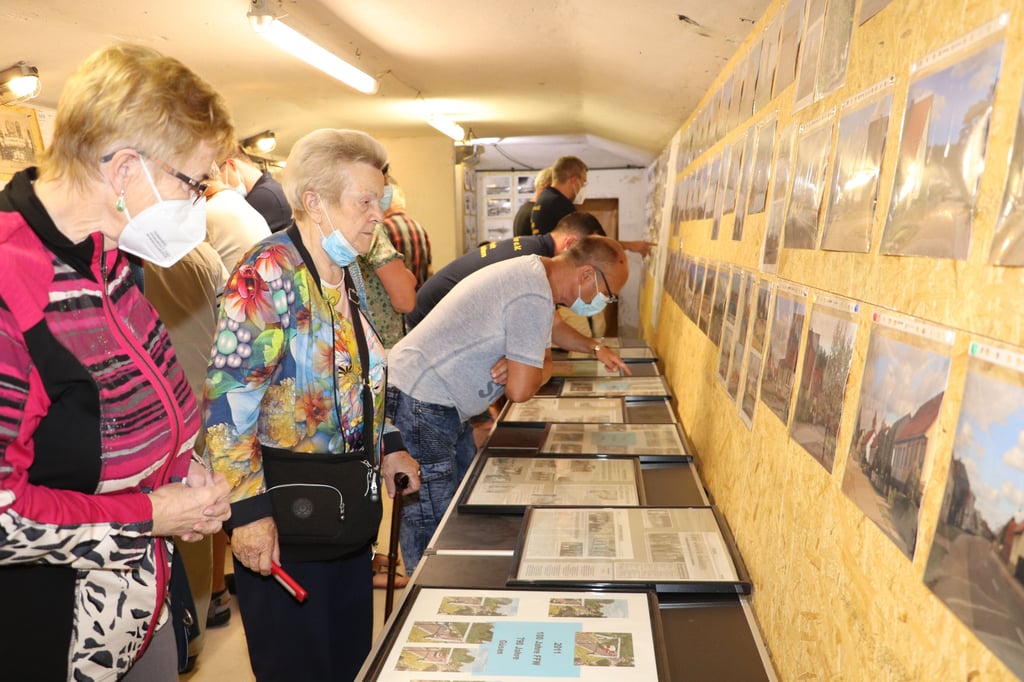 Das Interesse der Besucher zur offiziellen Ausstellungseröffnung war riesengroß.