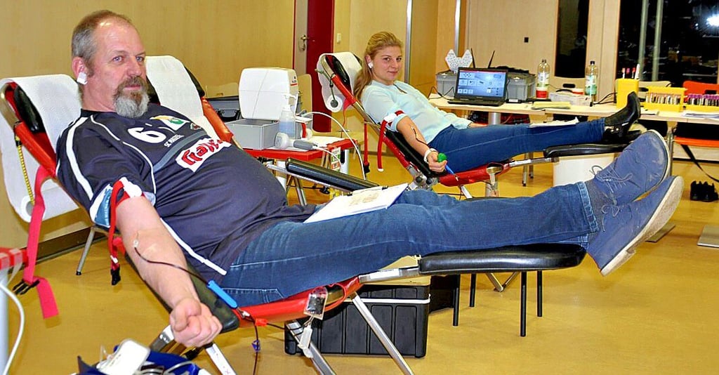 Jeder, der mindestens 18 und gesund ist, kann Blut spenden.