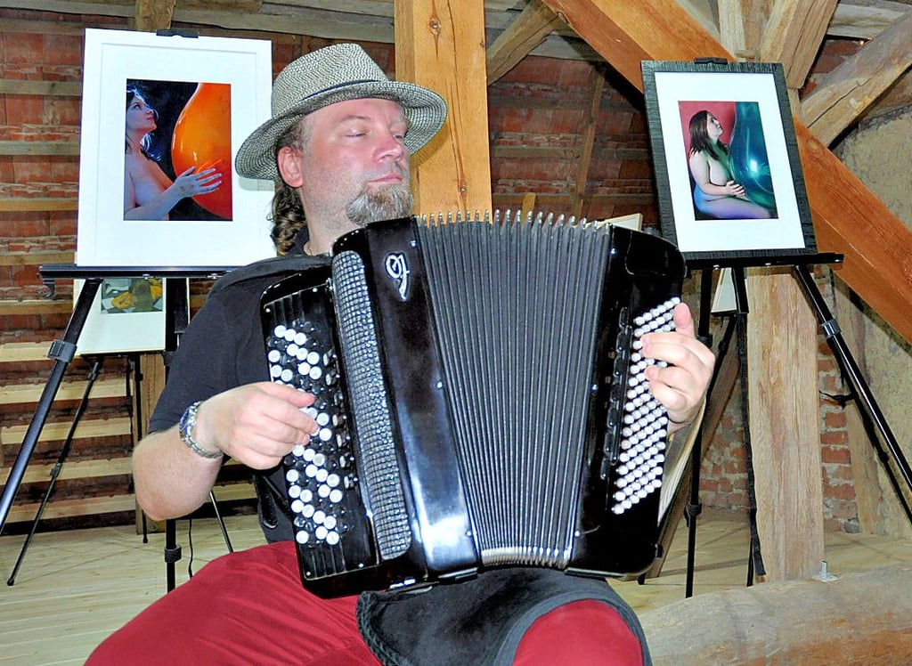 Die Fotografie ist sein Hobby. Eigentlich ist Martin Müller Instrumentalist und hatte nach Ipse auch sein Akkordeon mitgebracht.