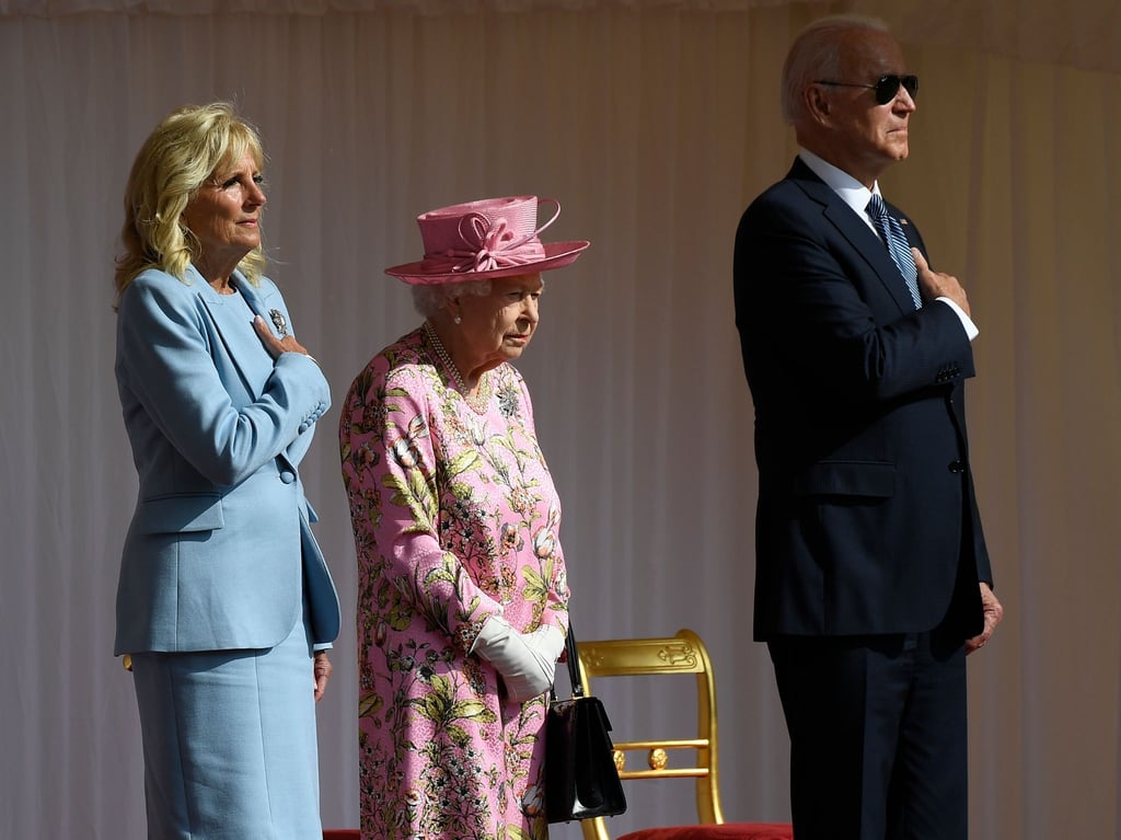Die britische Königin Elizabeth II. zwischen Joe und Jill Biden in Schloss Windsor.