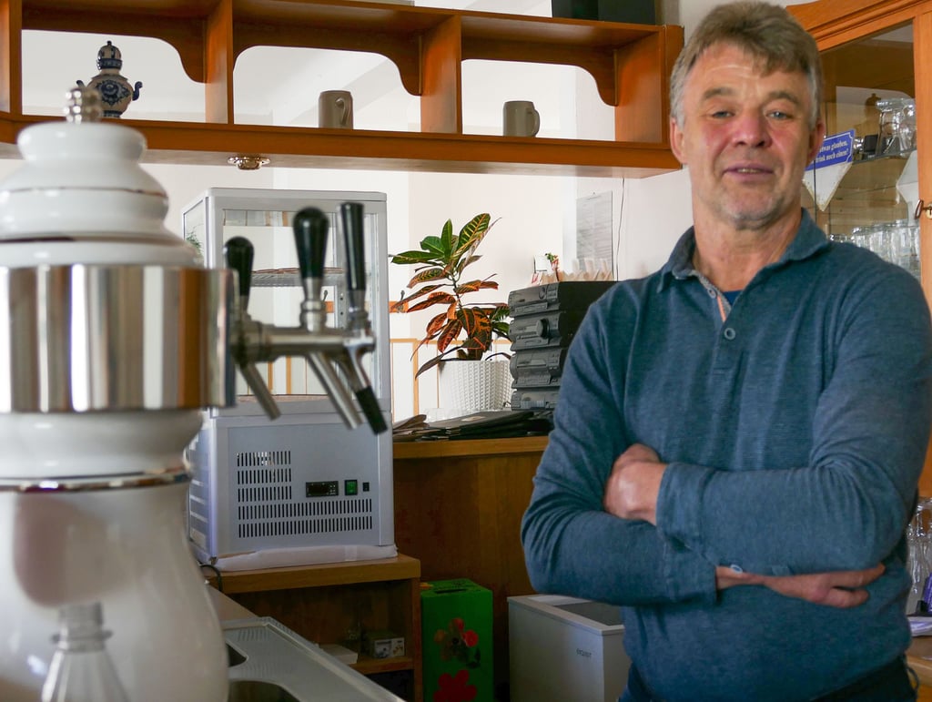 Der Neu-Gastwirt Bernd Meier wartet darauf, endlich Gäste in der Gaststätte Nord begrüßen zu dürfen.
