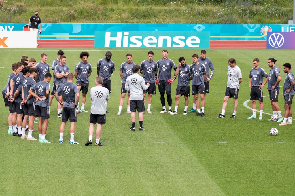 11 aus 26: Bundestrainer Joachim Löw muss gegen Frankreich die passende Startelf finden.