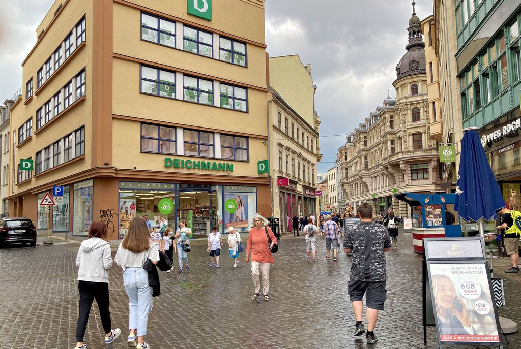 Gut gefüllt: Viele Menschen zog es am Sonnabend zum Einkaufsbummel in die Innenstadt.