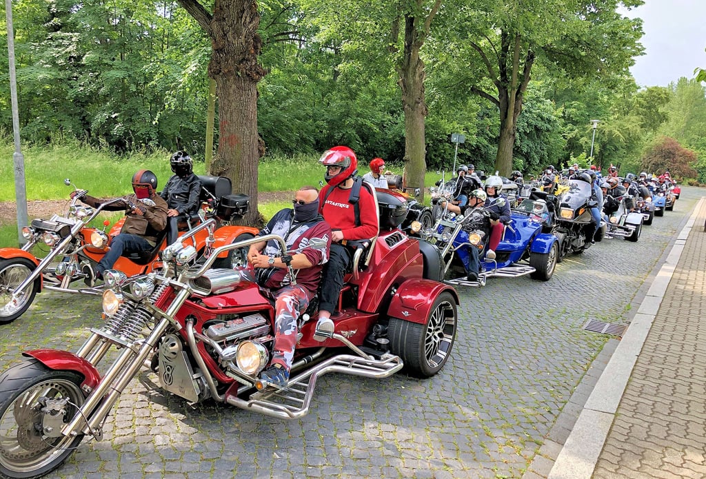 Los geht's zur Überraschungsausfahrt mit den Trikes vom  Zeitzer Haus Herz 2.0  aus in Richtung Thüringen. 