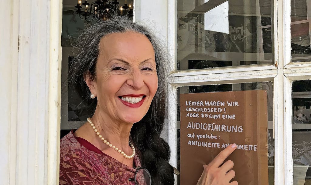 Antoinette öffnet ihr Atelier, den Audioguide gibt es trotzdem noch.
