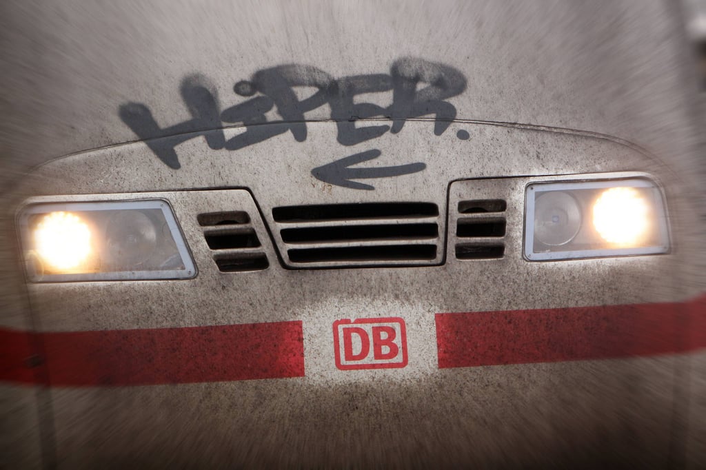 Graffiti auf einem ICE.