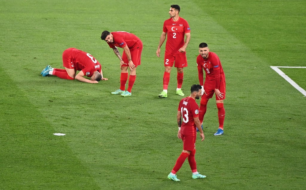 Nach der Auftaktpleite gegen Italien ist die Türkei gegen Wales unter Druck.