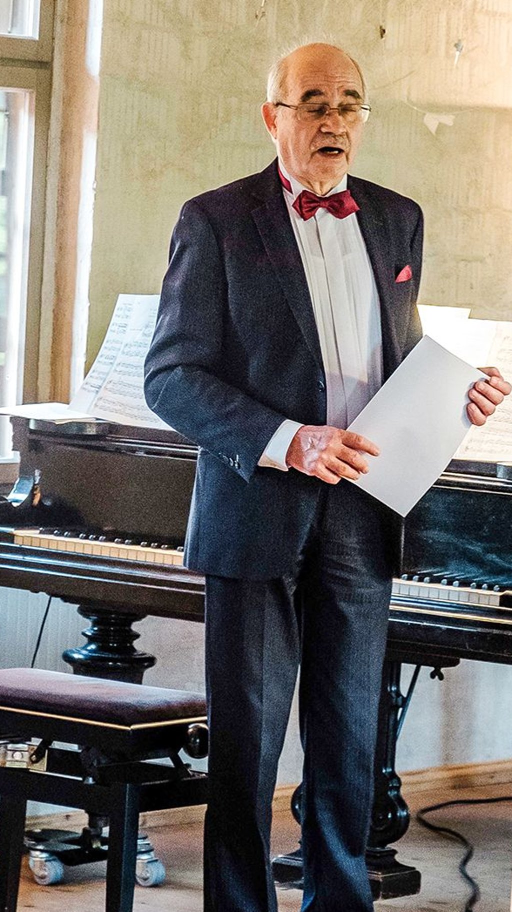 Michael Stolle moderierte das Programm des Trios.