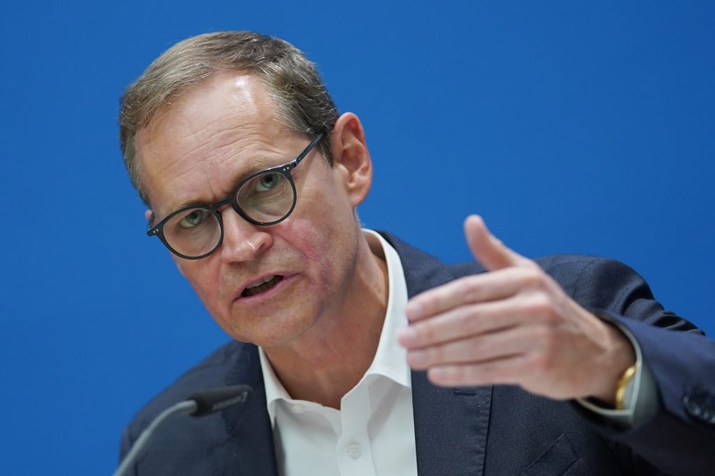 Michael Müller (SPD), Regierender Bürgermeister, spricht bei einer Pressekonferenz.
