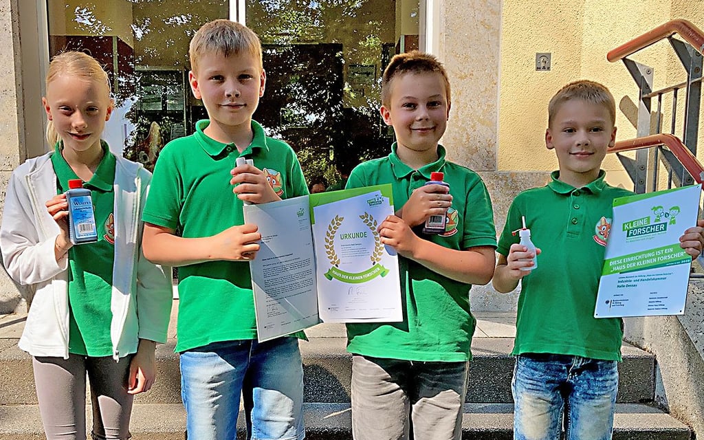 Haus der kleinen Forscher: Die Zweitklässler Laura, Vincent, Philip und Finn freuen sich auf den Projekttag diesen Mittwoch zum Thema Papier.