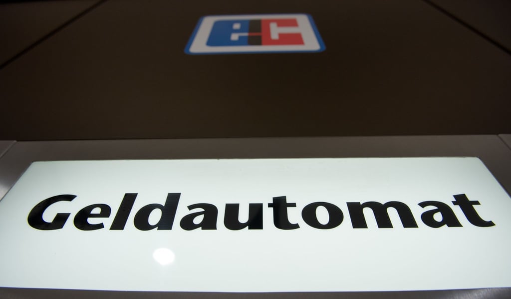 Der Schriftzug „Geldautomat“ und das Symbol „EC“.
