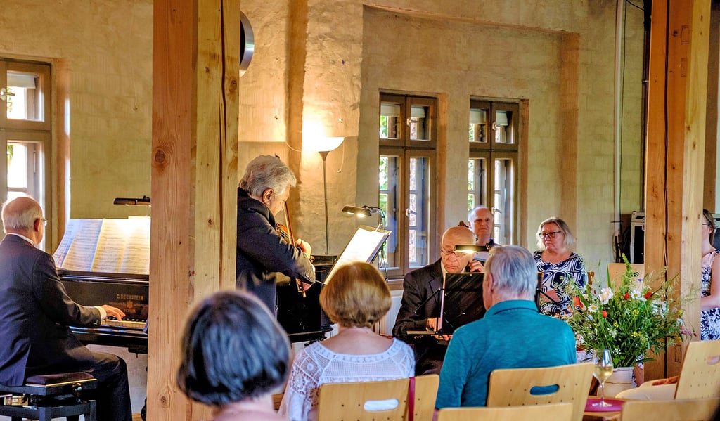 Michael Stolle (Klavier), Michael Marinov (Geige) und Wolfgang Praetorius (Cello) gaben zum Geburtstag ihres Trios „ad libitum“ ein Konzert.