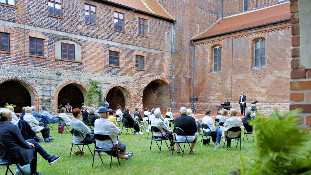 Schon im vergangenen Jahr eröffneten die Stendaler Künstler die Saison im Kloster.