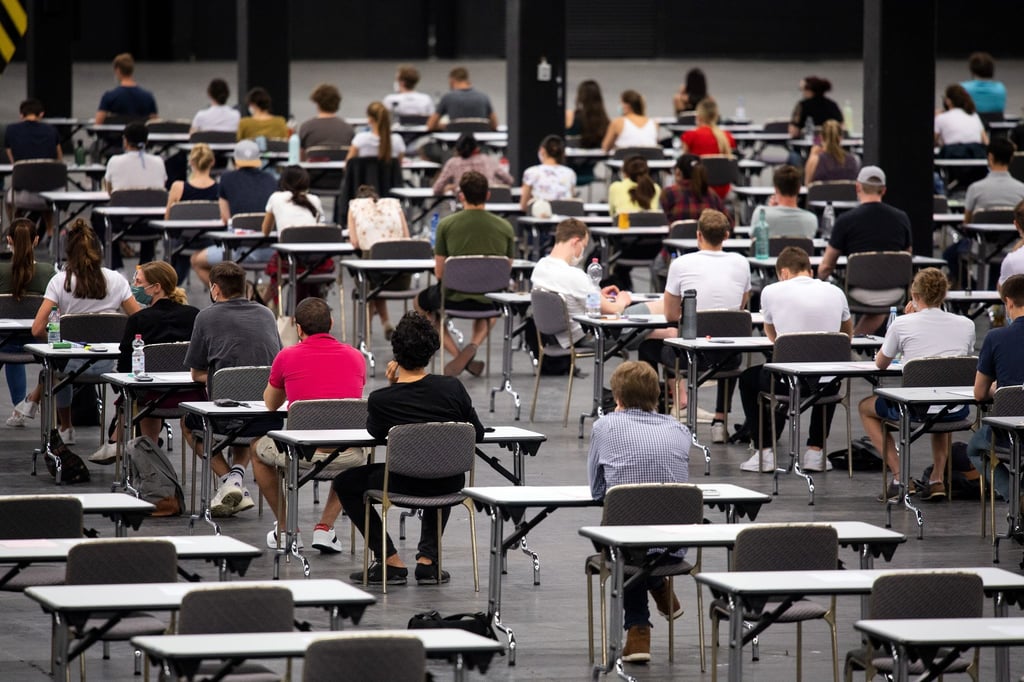 370.000 Mal wurde Überbrückungshilfe für Studierende gewährt. Im Durchschnitt bekamen die Betroffenen knapp 450 Euro im Monat. (Symbolbild)
