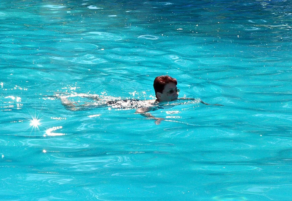 Am Montagvormittag waren nur wenige Badegäste anzutreffen, obwohl das Wasser mit 19 Grad nicht kalt war.