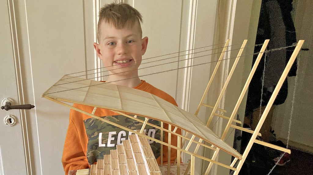 Der zehnjährige Leon Rohde von der Goethe-Grundschule aus Halberstadt hat den Landeswettbewerb der Ingenieurkammer Sachsen-Anhalt gewonnen und tritt am 18. Juni im Bundeswettbwerb der Altergruppe 1. bis 8. Klasse an.