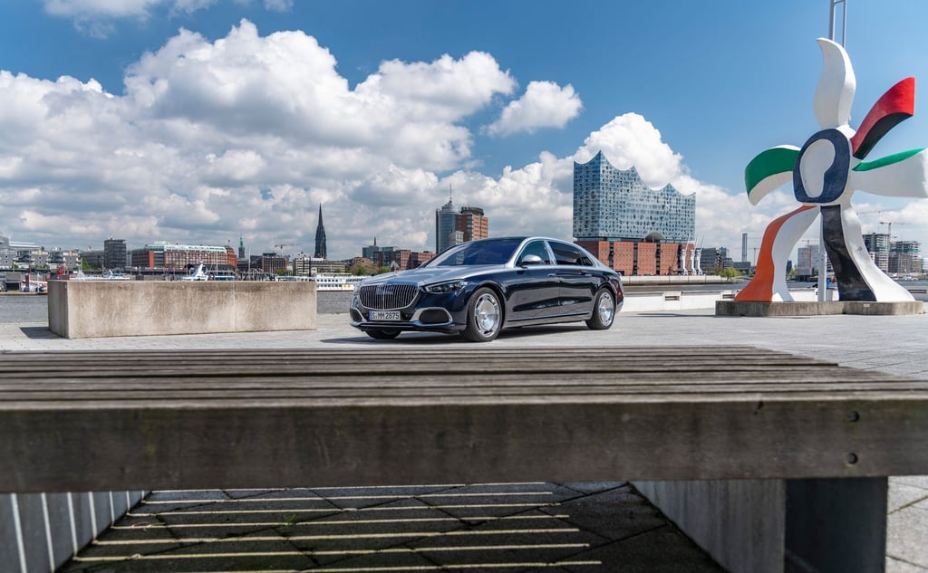 Seine S-Klasse krönt Mercedes mit den längeren und luxuriöseren Maybach-Modellen, die auf Acht- und Zwölfzylindermotoren zurückgreifen können.
