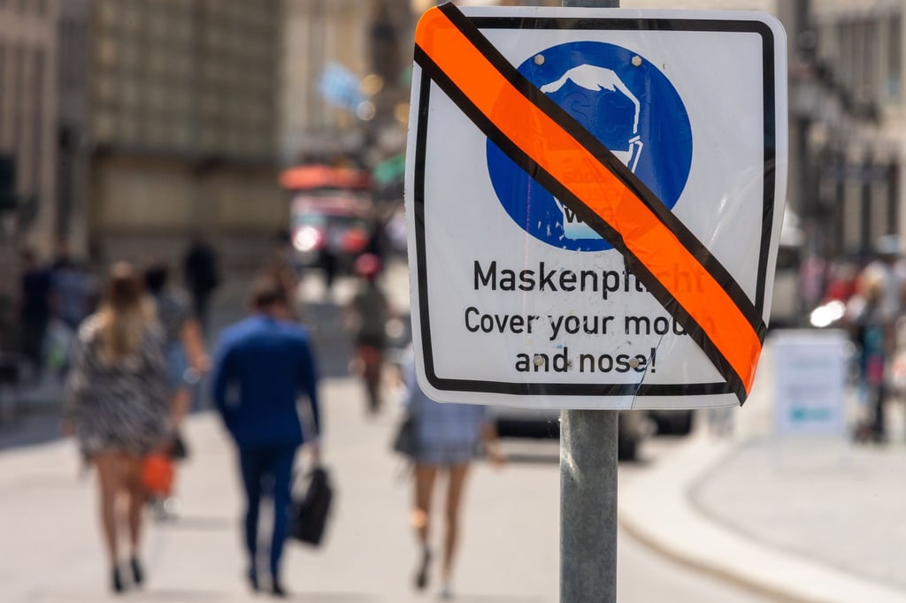 Mehrere Bundesländer beschlossen, die Maskenpflicht im Freien zu beenden. Sie soll nur noch in Ausnahmefällen gelten.