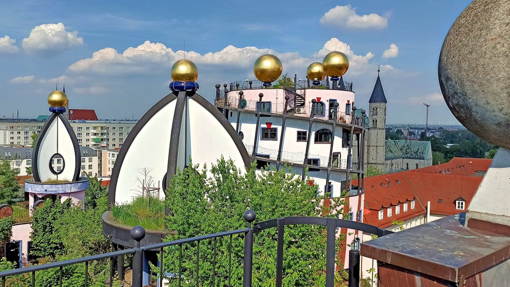 Im Hundertwasserhaus soll im Bereich der zugänglichen Terrassen künftig auch wieder die Möglichkeit für Trauungen bestehen. Wann, das gab die Stadt nicht bekannt. Und so können auch noch keine Termine gebucht werden.