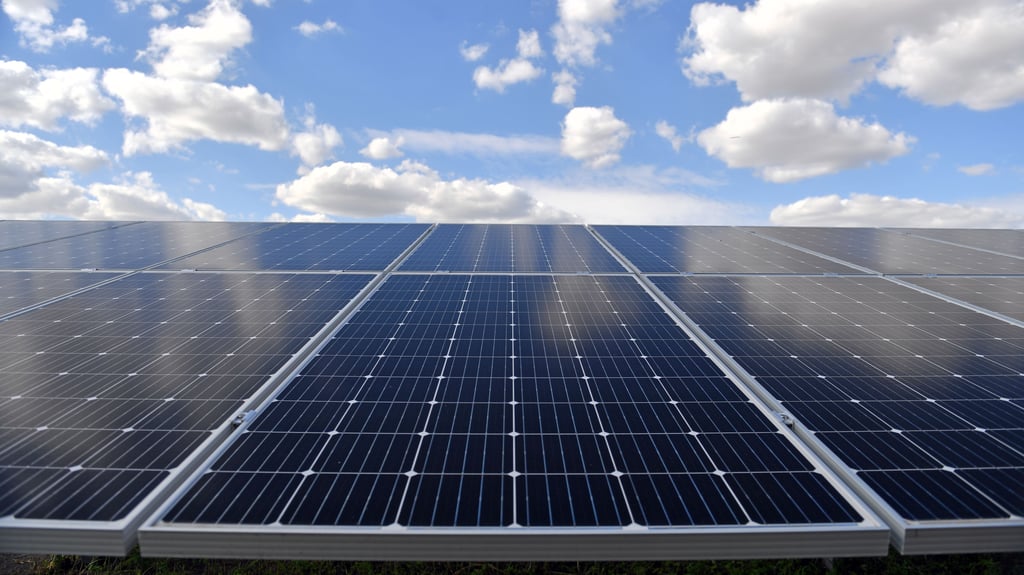 Die Stadt unterstützt das Projekt des Solarparkes. Foto: +++ dpa-Bildfunk +++