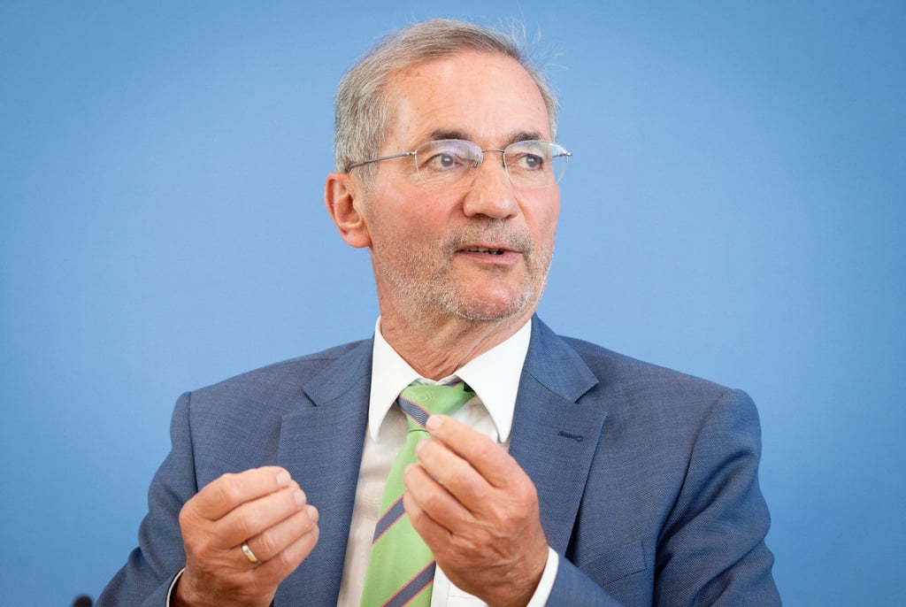 Matthias Platzeck (SPD), ehemaliger brandenburgischer Ministerpräsident, spricht.