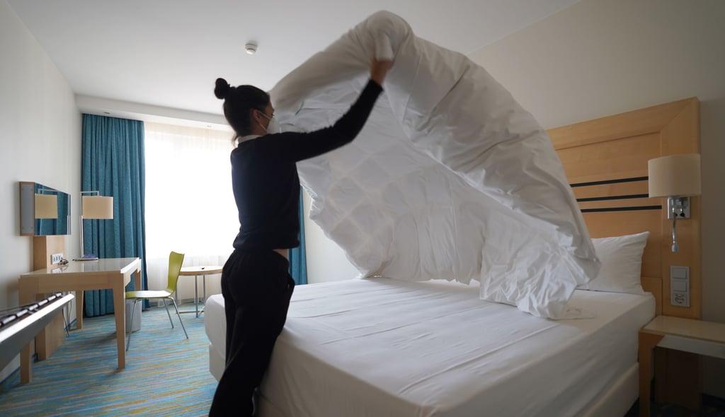 Die Zahl der Hotelgäste in Sachsen-Anhalt erholt sich langsam.