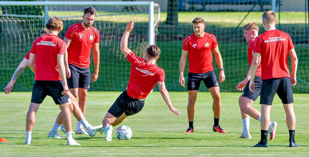 Ende Juli startet Germania Halberstadt in die neue Regionalliga-Saison. Bis dahin absolvieren die Spieler einige Testkicks ? auch gegen bekannte Teams aus höheren Ligen.