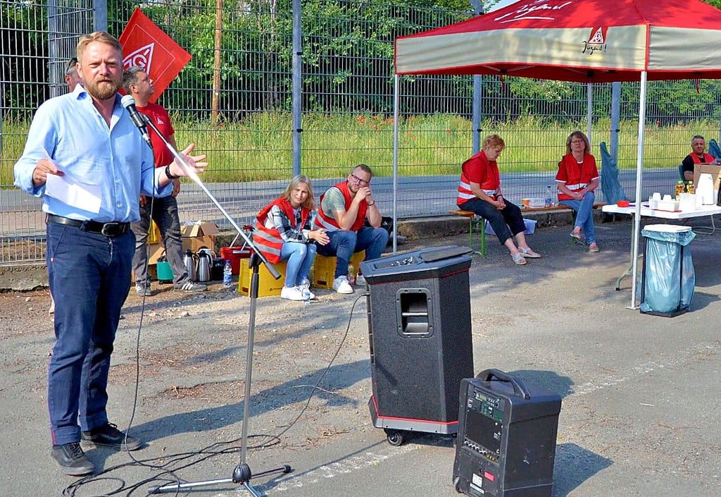 Der Bundestagsabgeordnete Jan Korte (Die Linke) bekräftigte seine Unterstützung, ebenso Landtagsabgeordneter Sven Rosomkiewicz (CDU).