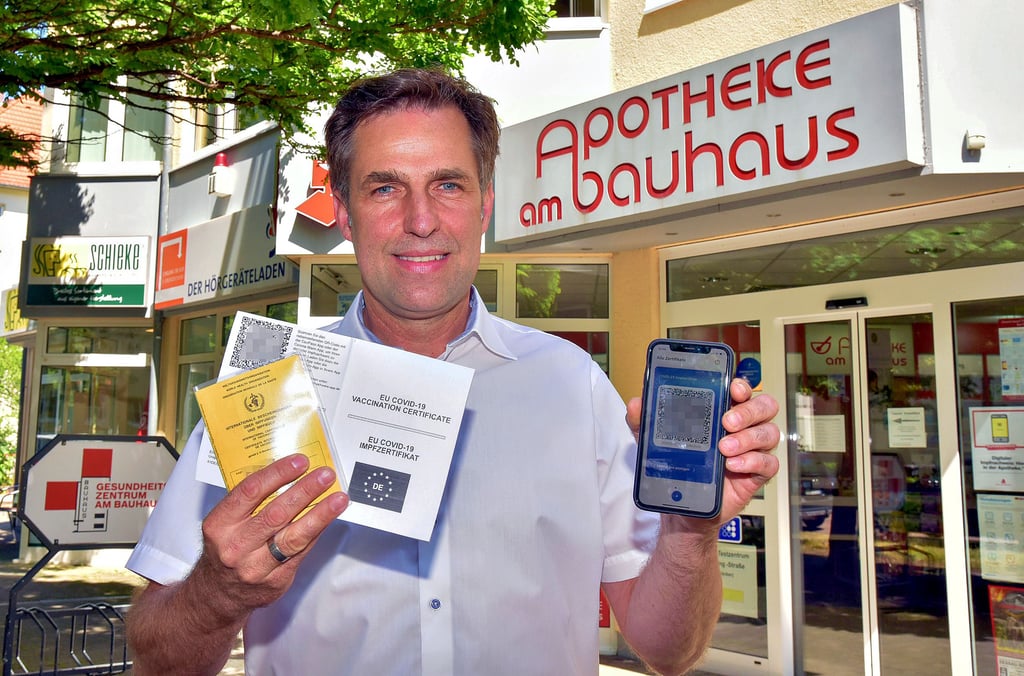 In der Apotheke von Martin Grünthal gibt es den digitalen Impfpass. 89 Prozent der Apothekenleiter in Sachsen-Anhalt machen bereits mit.