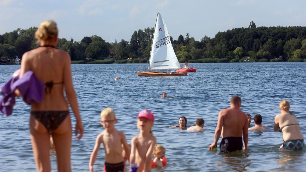 Im Sommer lassen Temperaturen von mehr als 36 Grad so manchen ächzen. Diese Seen versprechen eine Abkühlung.