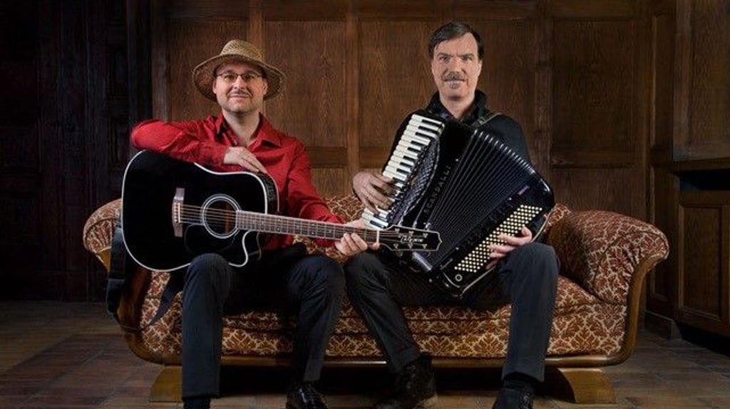 Das Duo "Salon Pernod" aus Halle spielt am Samstag im Geleitshaus in Weißenfels.
