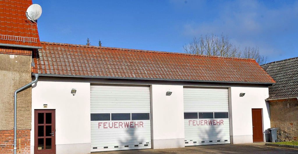 Das aktuelle Gerätehaus entspricht keinen aktuellen Standards mehr. Der Neubau soll nur wenige Hundert Meter entfernt gegenüber Webers Hof entstehen.