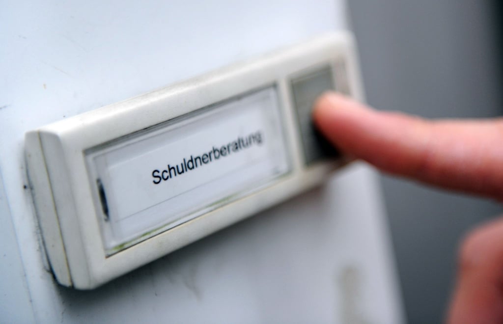 Arbeitslosigkeit ist nach wie vor ein weit verbreiteter Grund für finanzielle Probleme.