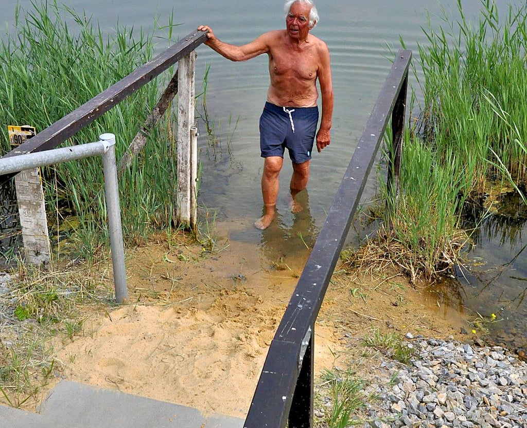 Auf solche Kleinigkeiten wie diese (unvollendete) Treppe mit schwer erreichbarem Geländer beispielsweise sollte die Stadt erstmal den Fokus legen, meint Wilfried Krüger.