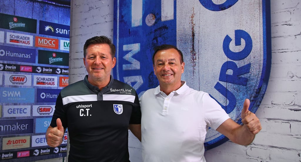 Cheftrainer Christian Titz (links) und Sportdirektor Otmar Schork blicken der neuen Spielzeit beim 1. FC Magdeburg mit viel Optimismus entgegen. Am Sonnabend steigt der Drittligist mit dem ersten Mannschaftstraining offiziell in die Vorbereitung ein.