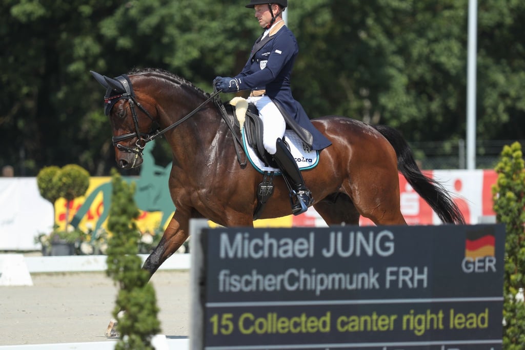 Der deutsche Vielseitigkeitsreiter Michael Jung reitet auf Chipmunk in der Dressurprüfung.