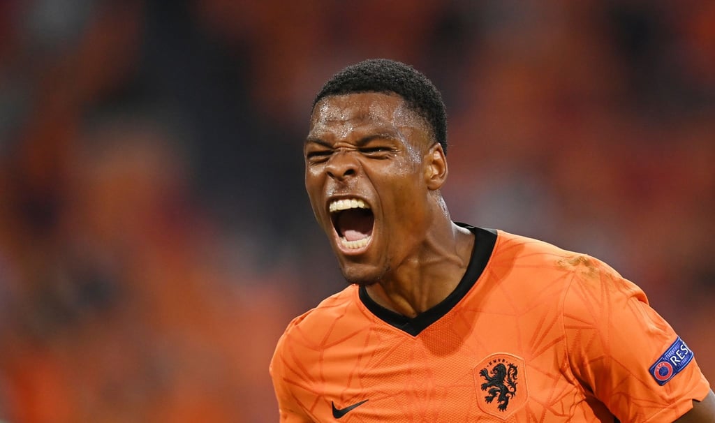 Fußball regierte den Fernsehabend - Denzel Dumfries von den Niederlanden feiert das zweite Tor seiner Mannschaft gegen Österreich.