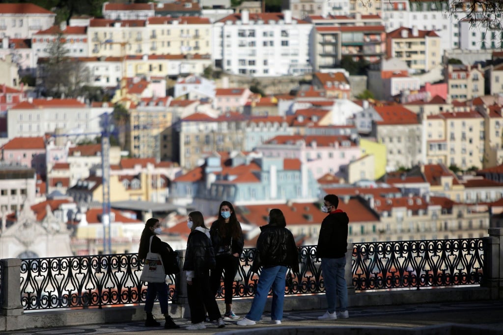 Reisen in und aus dem Großraum Lissabon sollen an den kommenden Wochenenden verboten werden.
