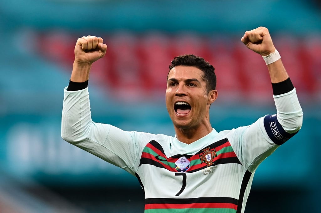 Stürmer-Star Cristiano Ronaldo jubelt über einen Sieg mit Portugal.