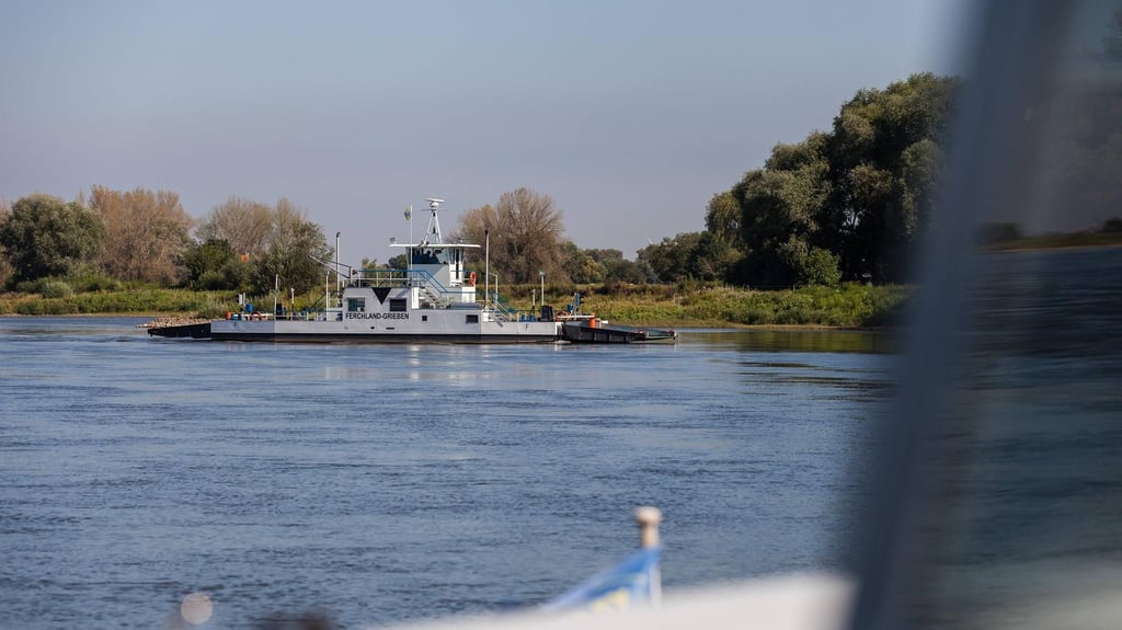 Mehrere Kinder sprangen von einer Brücke in den Elbe-Havel-Kanal bei Genthin und begaben sich dadurch in Gefahr.