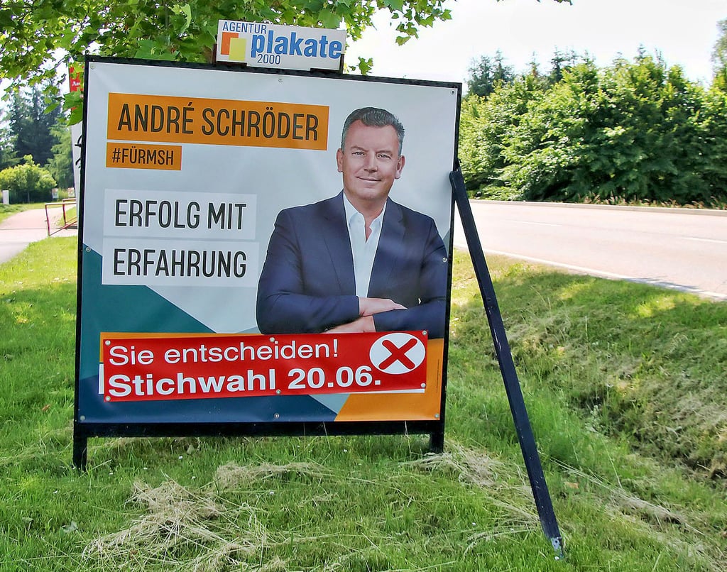 Ex-Minister André Schröder tritt in Mansfeld-Südharz gegen die AfD-Politikerin Cathèrine Kayser an.