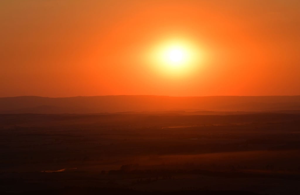 Die Sonne geht unter.