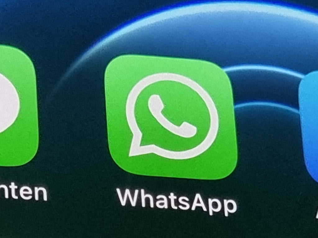 Die Anwendung von WhatsApp auf einem iPhone 12. Die monatelange Kontroverse um die neuen Datenschutz-Regeln bei WhatsApp hat für Facebooks Chatdienst bisher nur geringe Folgen in Deutschland.