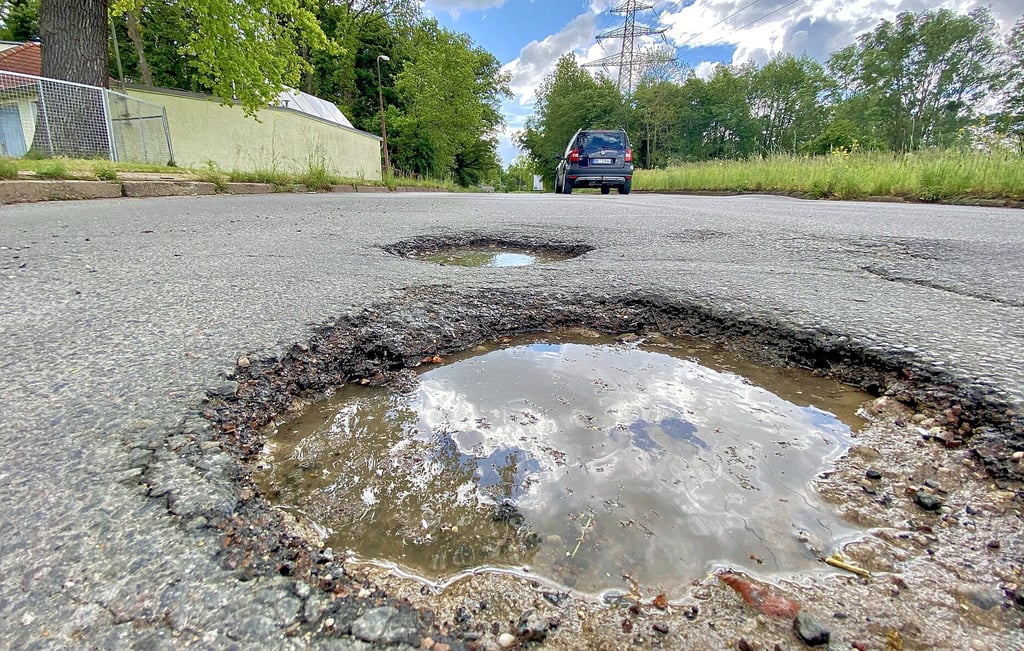 Der Straßenzustand im Triftweg Roßlau wird von Woche zu Woche immer schlechter.