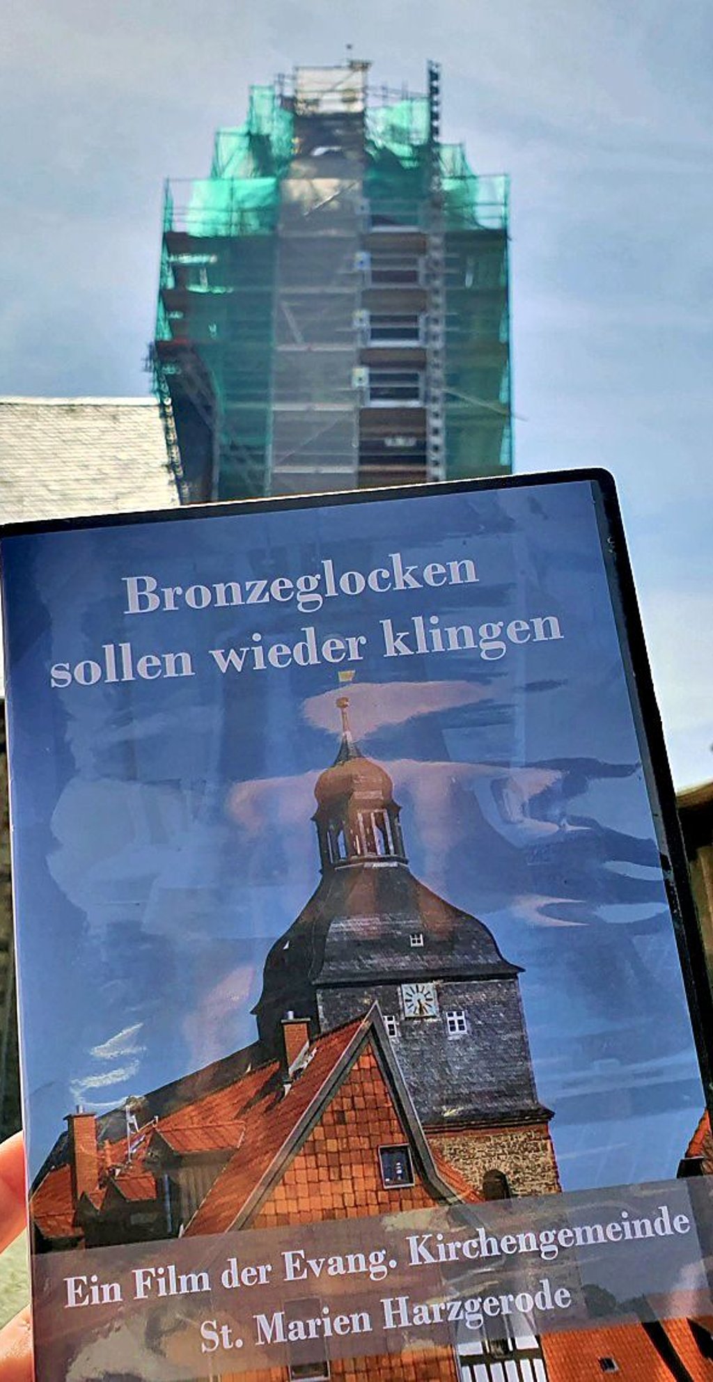 Mit dem Kauf der DVD, die ab sofort erhältlich ist, wird die weitere Turmsanierung unterstützt.