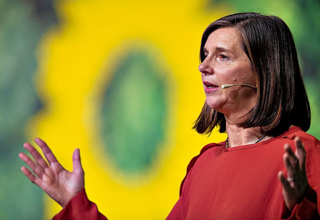 Katrin Göring-Eckardt (55) ist in Gotha (Thüringen) aufgewachsen. Seit 2013 ist sie Fraktionsvorsitzende der Grünen im Bundestag.