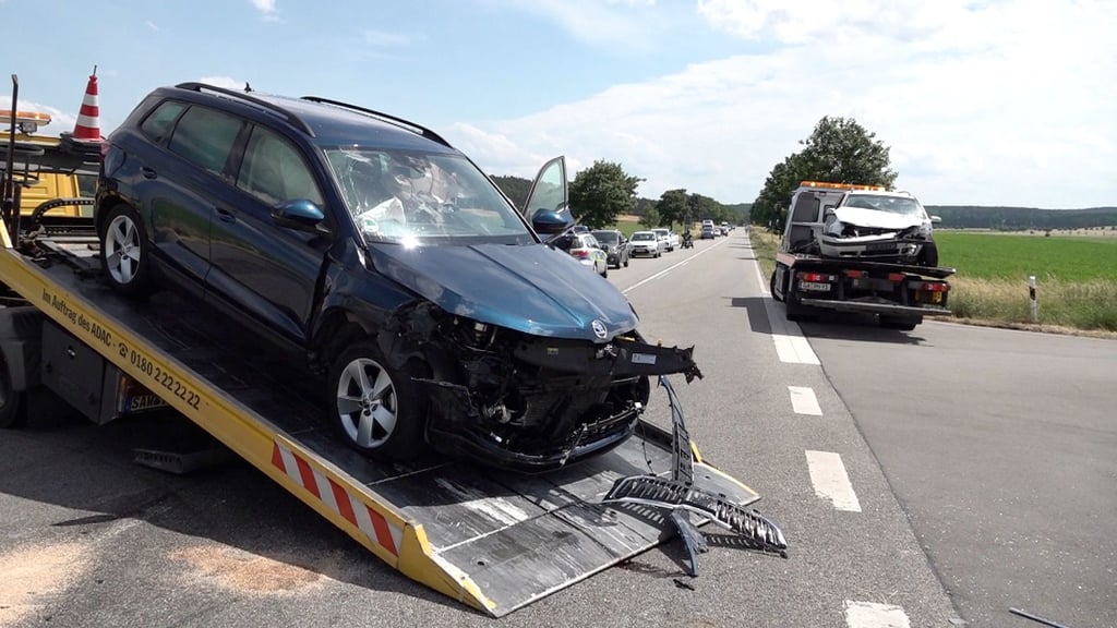 Ein Skoda und ein Golf kollidierten am Sontagnachmittag auf der B71 im Altmarkkreis Salzwedel.
